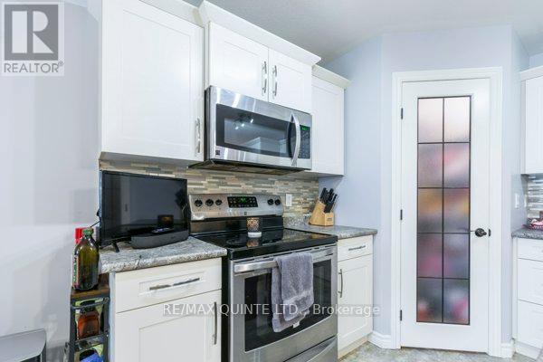 33 Chinook Street, Belleville, Ontario  K8P 0C6 - Photo 13 - X12452495