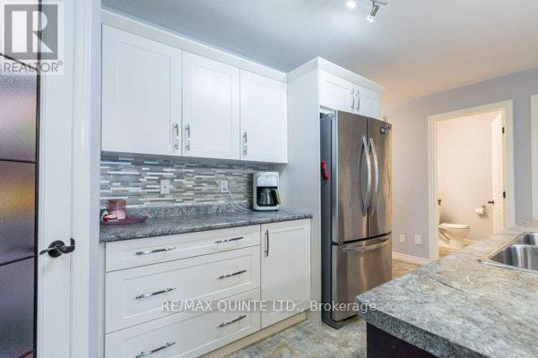 33 Chinook Street, Belleville, Ontario  K8P 0C6 - Photo 14 - X12452495