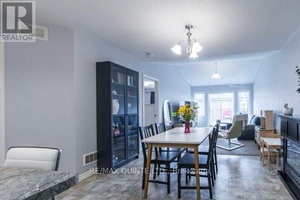 33 Chinook Street, Belleville, Ontario  K8P 0C6 - Photo 16 - X12452495