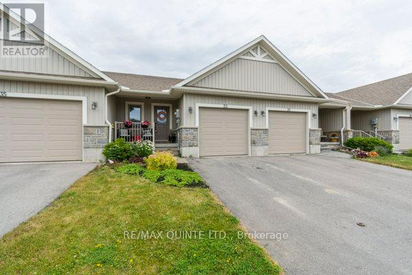 33 Chinook Street, Belleville, Ontario  K8P 0C6 - Photo 2 - X12452495