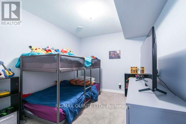 33 Chinook Street, Belleville, Ontario  K8P 0C6 - Photo 8 - X12452495