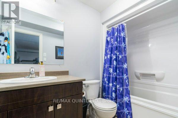33 Chinook Street, Belleville, Ontario  K8P 0C6 - Photo 9 - X12452495