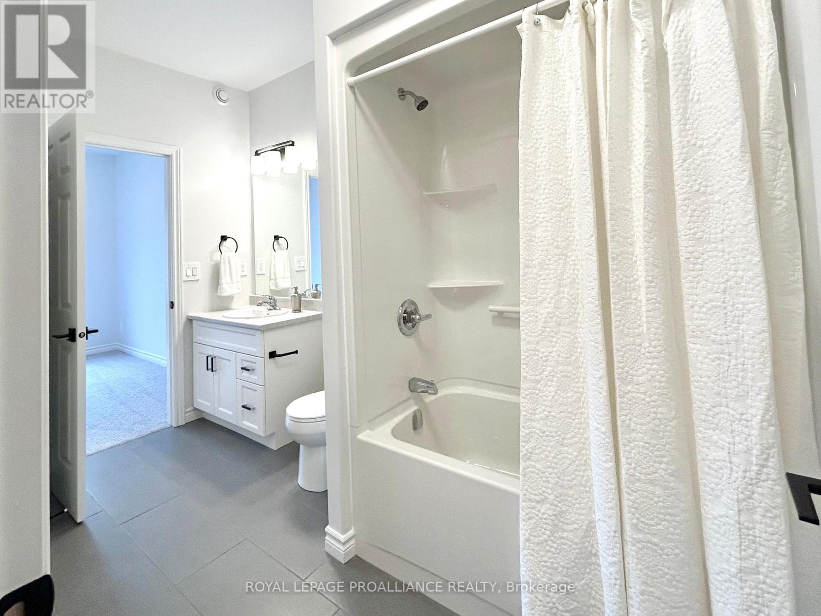 33 Athabaska Drive, Belleville, Ontario  K8N 0T1 - Photo 14 - X12452502