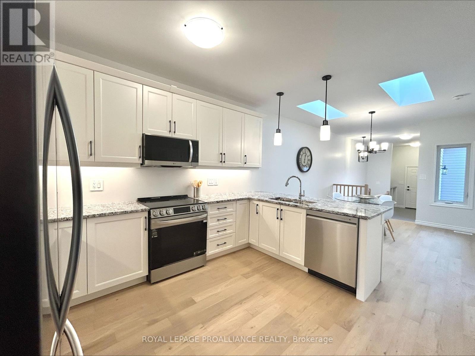 33 Athabaska Drive, Belleville, Ontario  K8N 0T1 - Photo 8 - X12452502