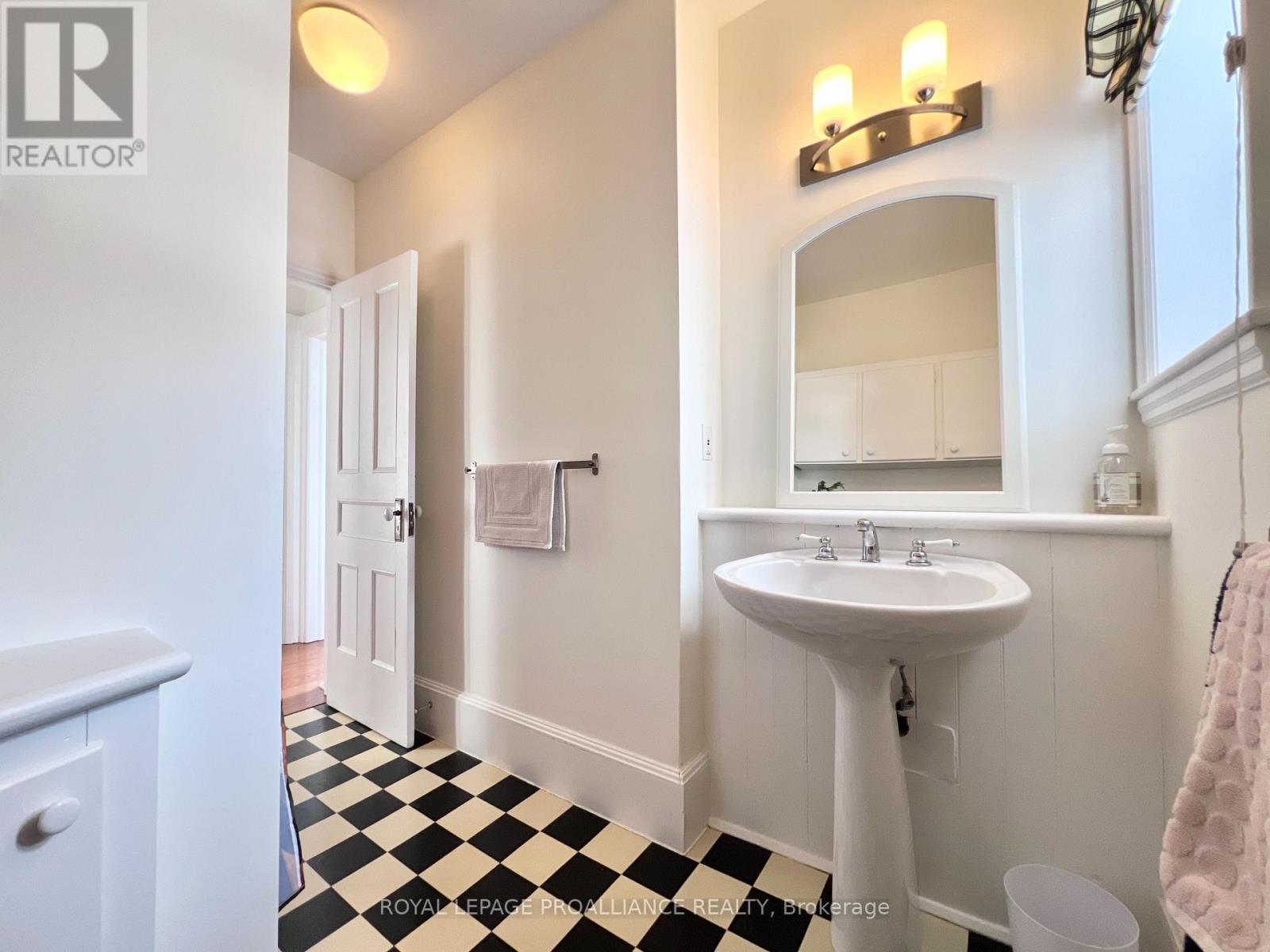 374 Bloomfield Main Street, Prince Edward County, Ontario  K0K 1G0 - Photo 13 - X12454834