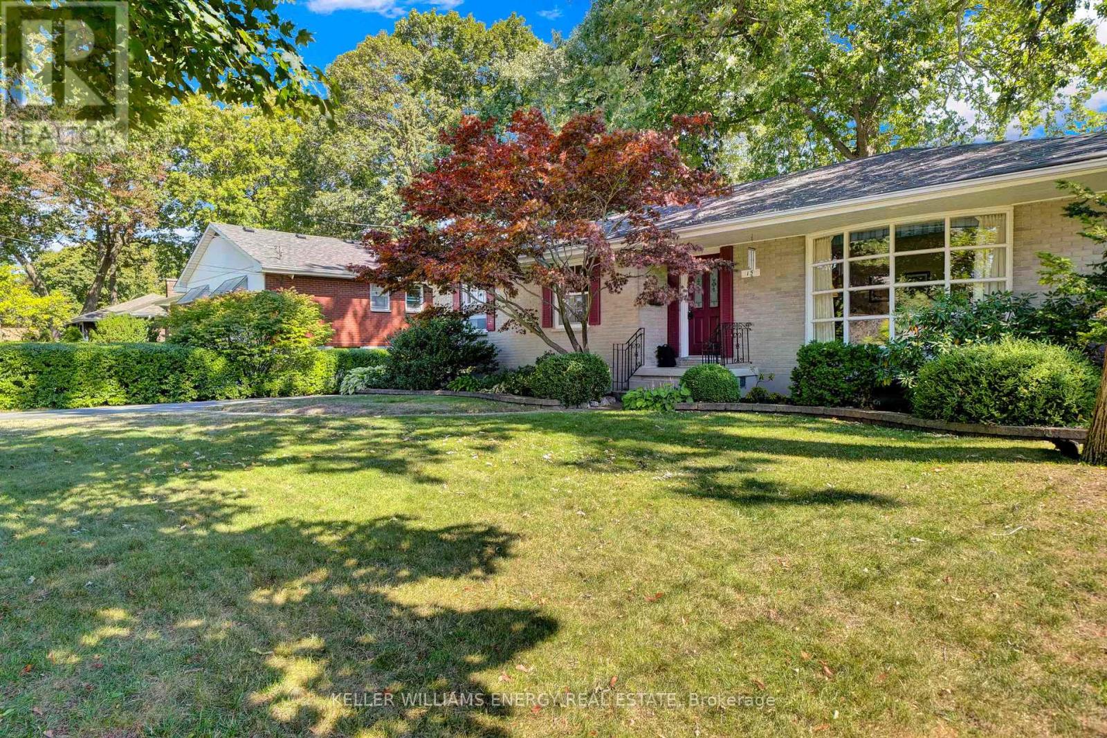 15 Southwood Crescent, Belleville, Ontario  K8N 1X4 - Photo 3 - X12455053