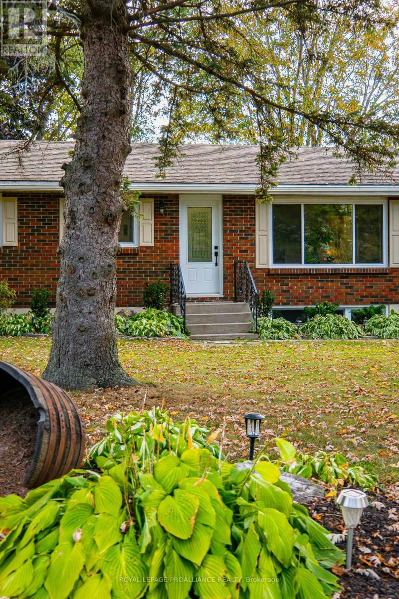 163 Avonlough Road, Belleville, Ontario  K8N 4Z2 - Photo 12 - X12458279