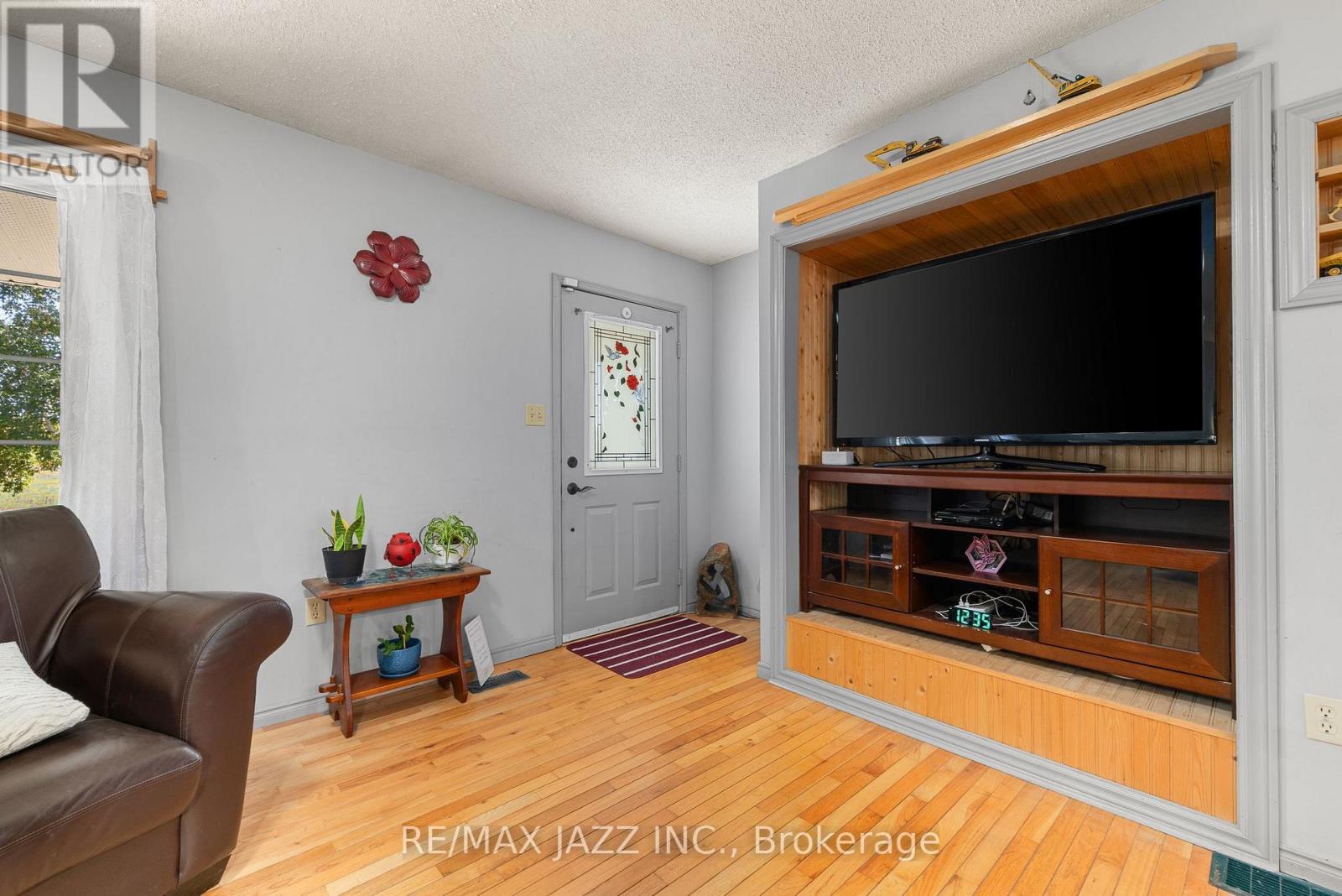 325 County Rd 30 Road, Prince Edward County, Ontario  K0K 1G0 - Photo 4 - X12459713