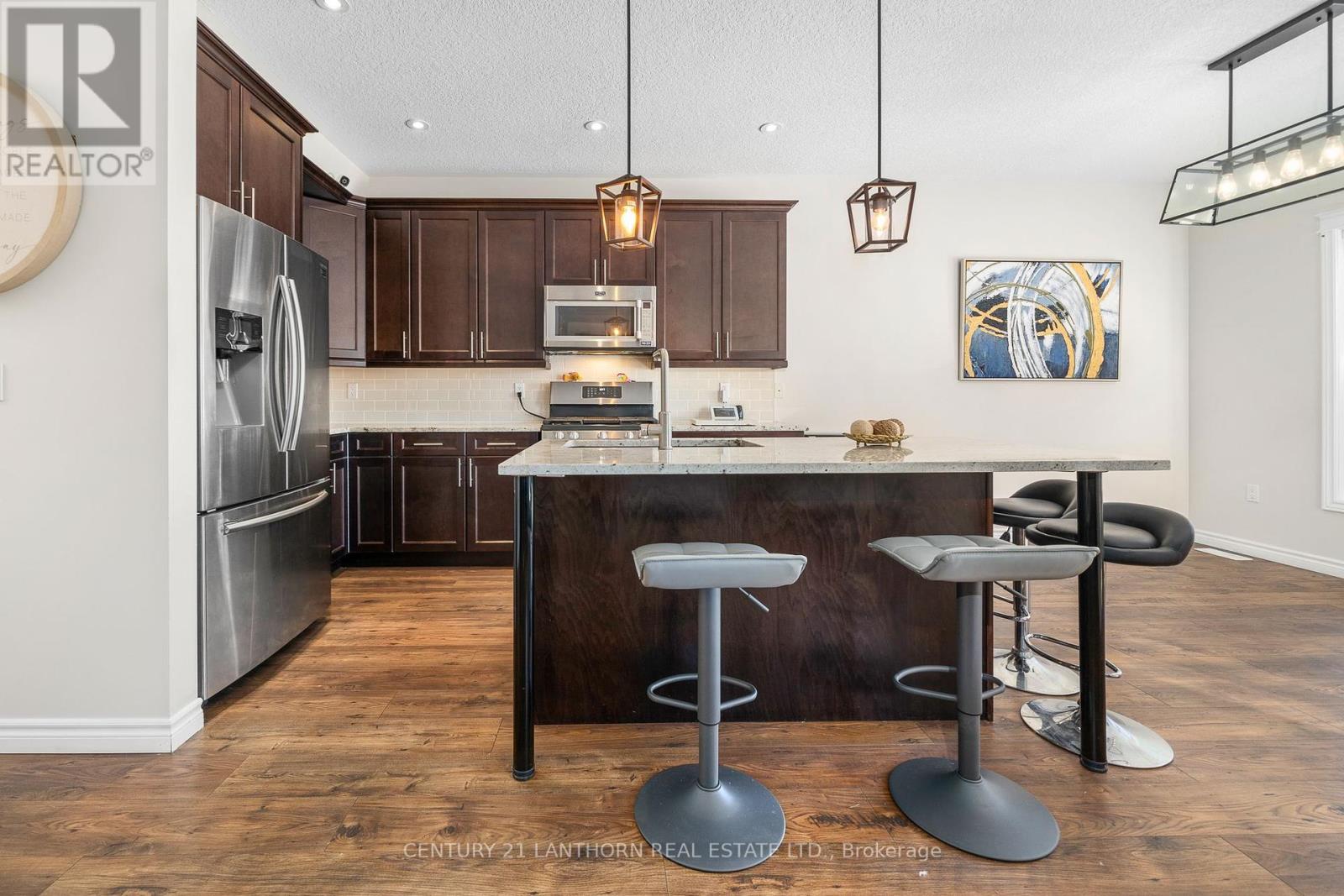 23 Glenwood Street, Quinte West, Ontario  K0K 2C0 - Photo 6 - X12459758