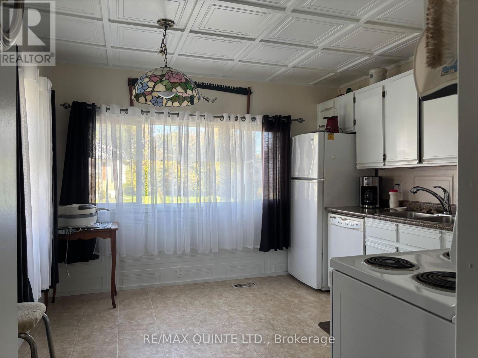 151 - 63 Whites Road, Quinte West, Ontario  K8P 5P5 - Photo 5 - X12460165