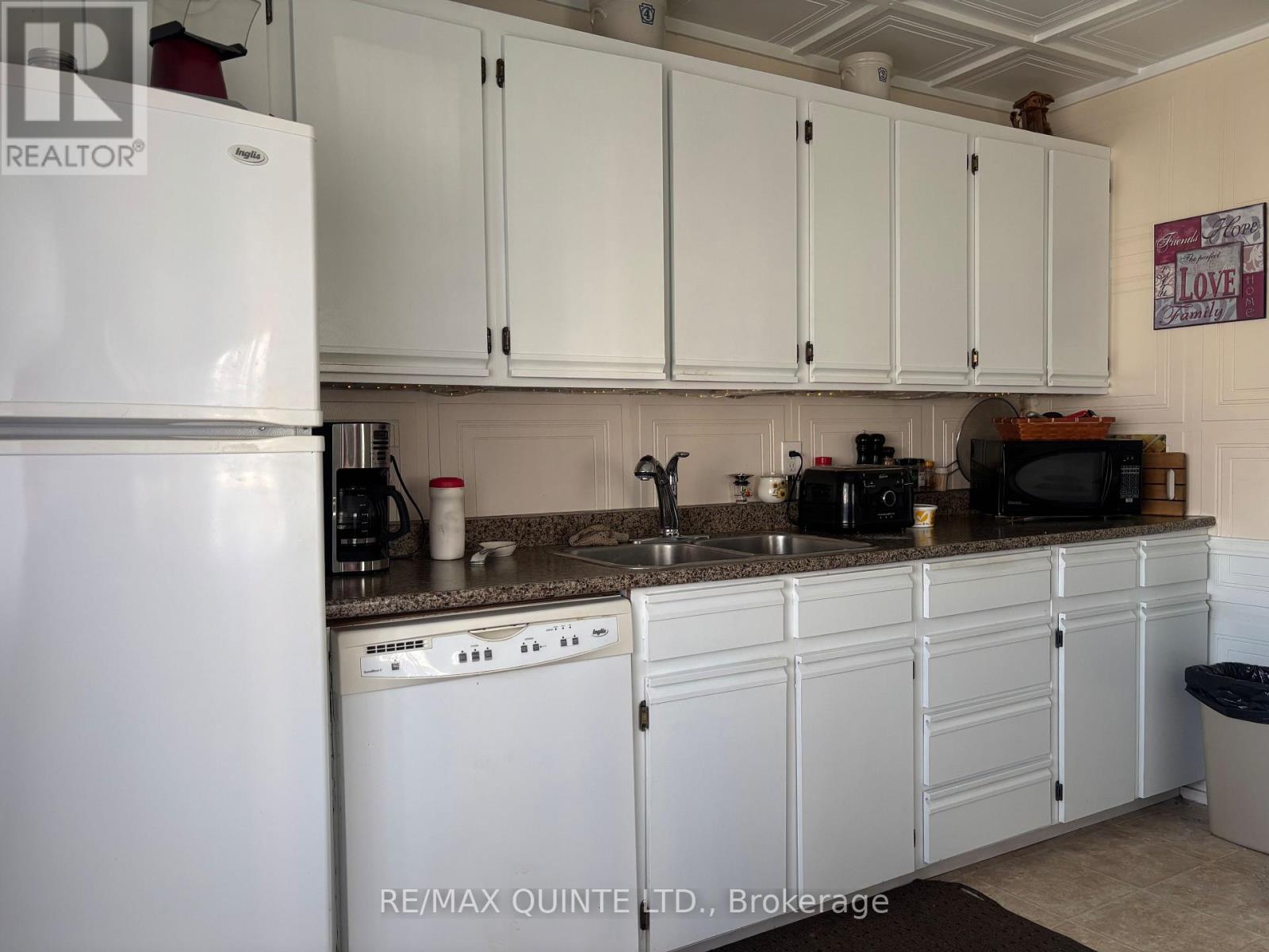 151 - 63 Whites Road, Quinte West, Ontario  K8P 5P5 - Photo 6 - X12460165