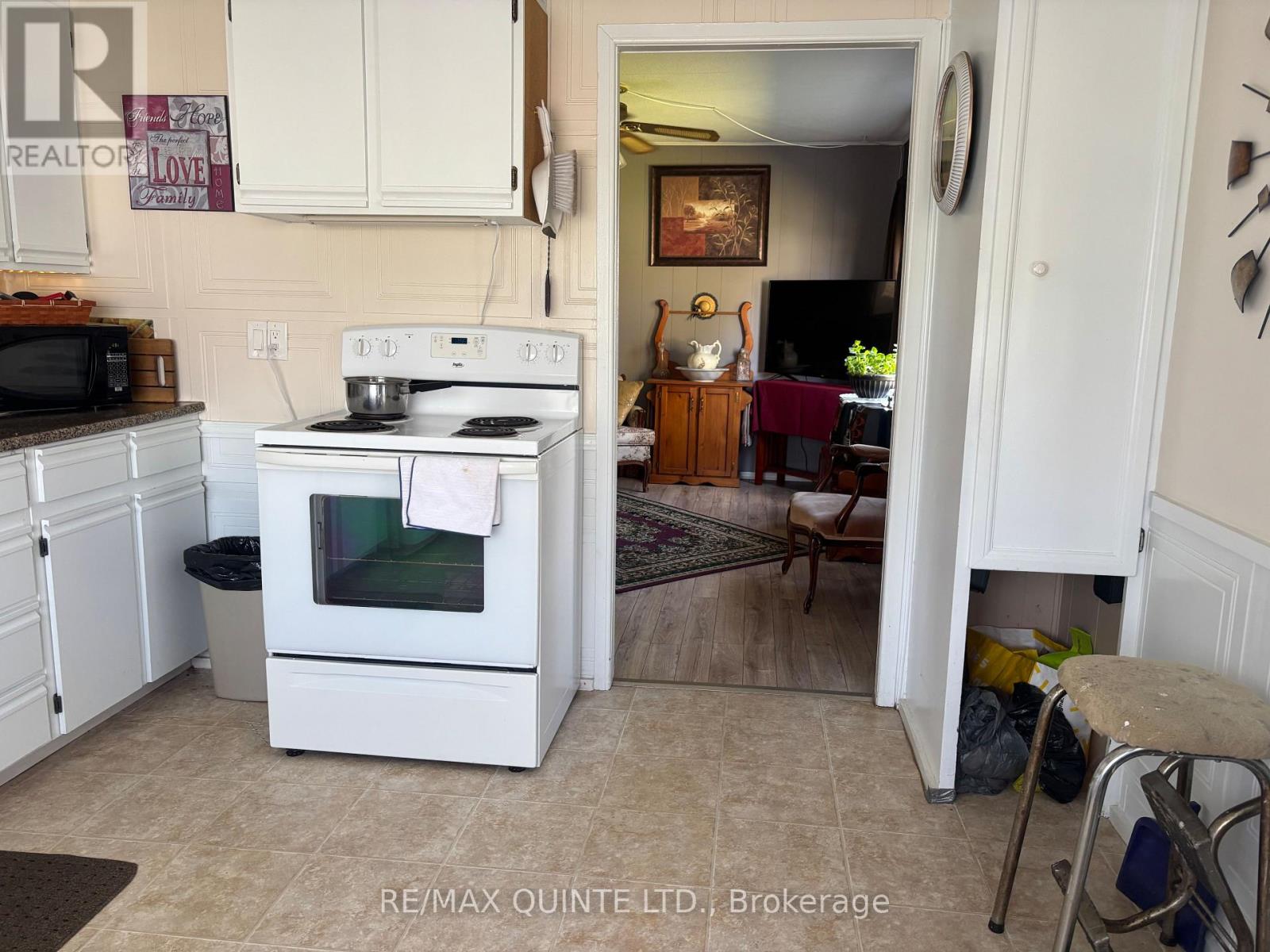 151 - 63 Whites Road, Quinte West, Ontario  K8P 5P5 - Photo 7 - X12460165