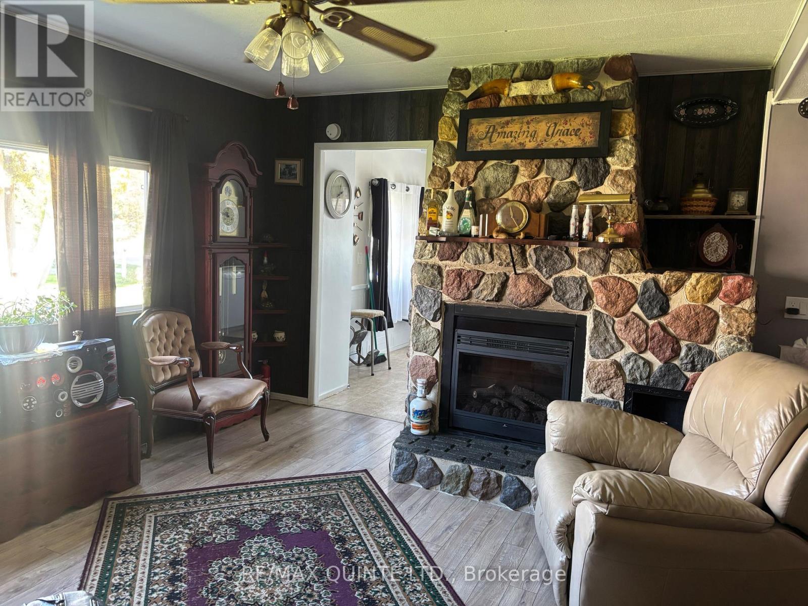 151 - 63 Whites Road, Quinte West, Ontario  K8P 5P5 - Photo 9 - X12460165