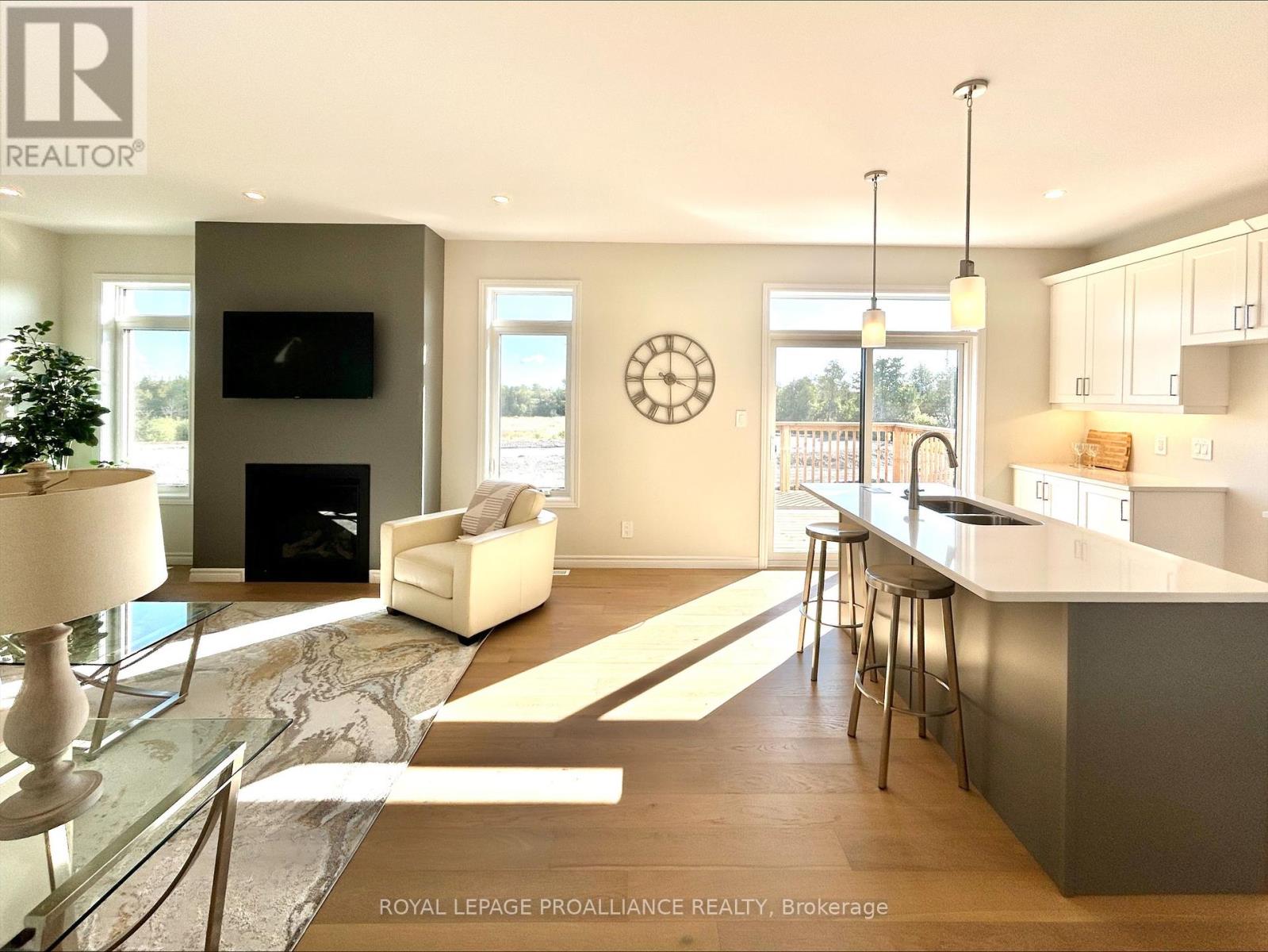 14 Peace River Street, Belleville, Ontario  K8N 0V6 - Photo 7 - X12463971