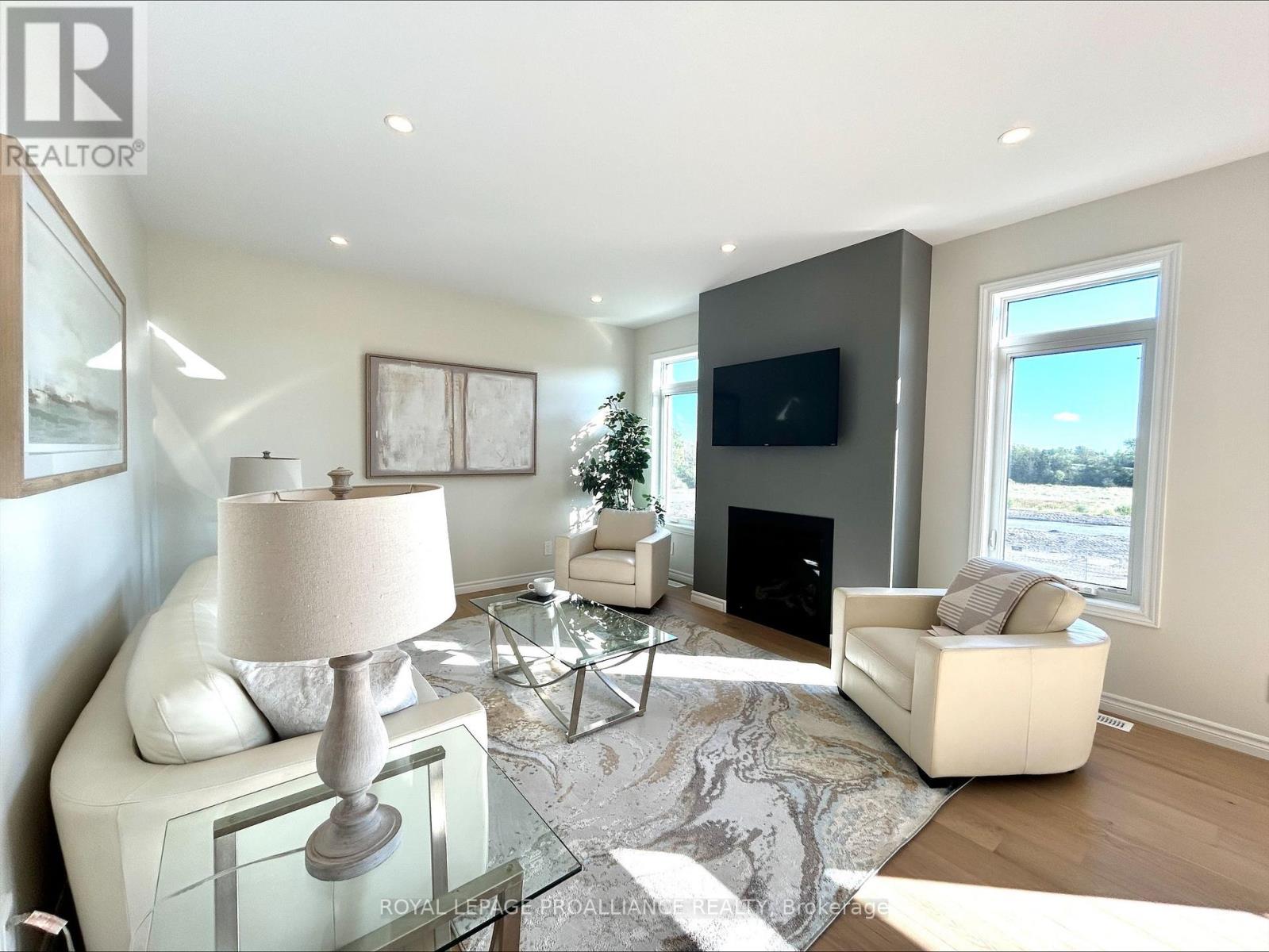 14 Peace River Street, Belleville, Ontario  K8N 0V6 - Photo 8 - X12463971