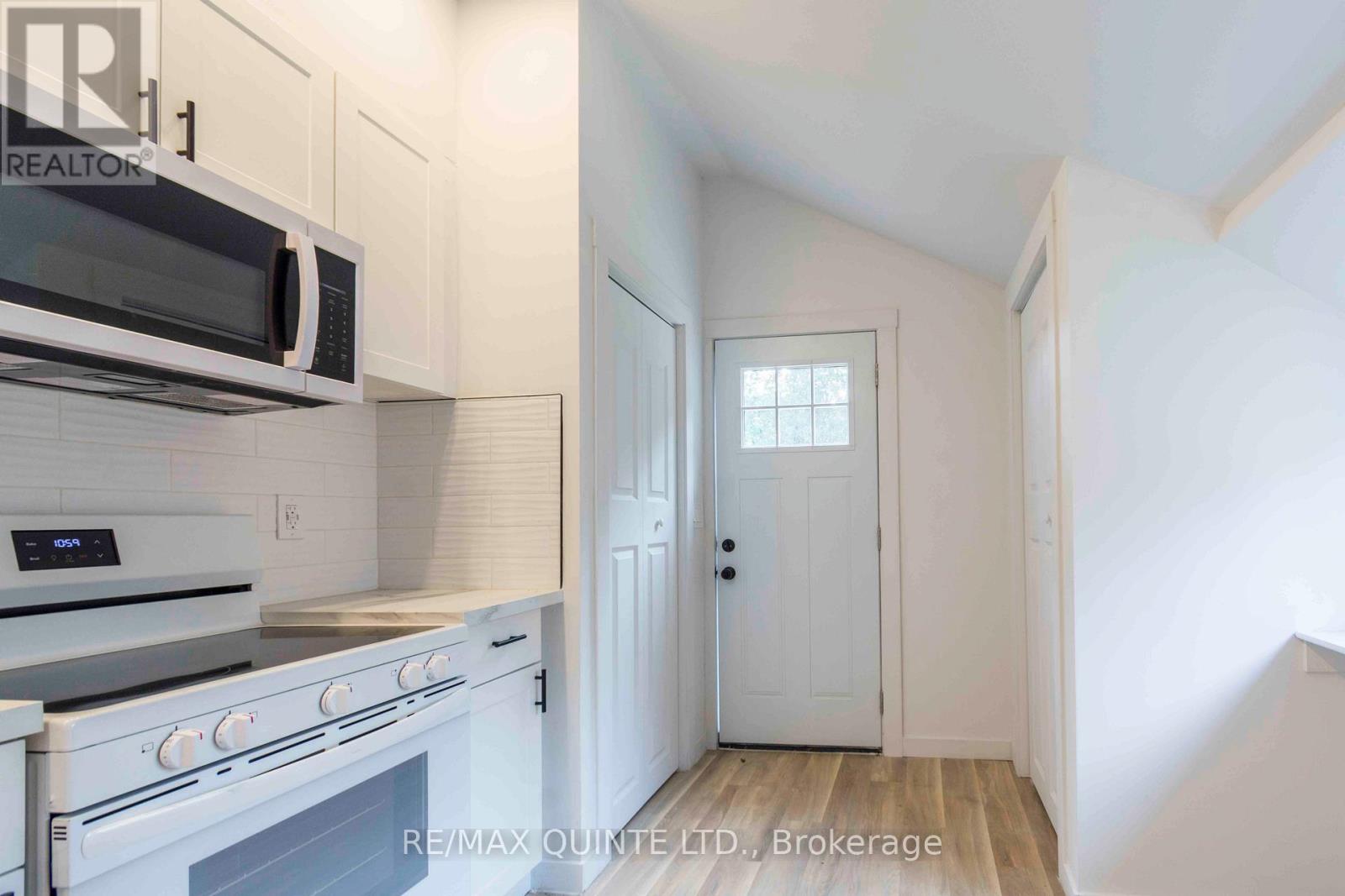19 & 21 Railway Terrace, Belleville, Ontario  K8N 2R8 - Photo 4 - X12467500