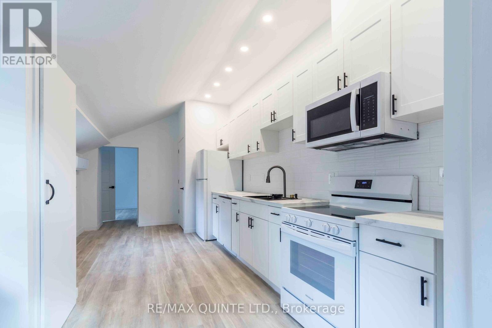 19 & 21 Railway Terrace, Belleville, Ontario  K8N 2R8 - Photo 5 - X12467500