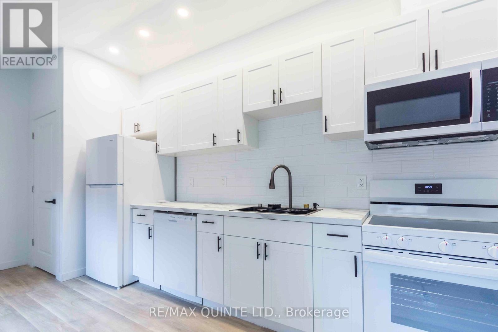 19 & 21 Railway Terrace, Belleville, Ontario  K8N 2R8 - Photo 6 - X12467500