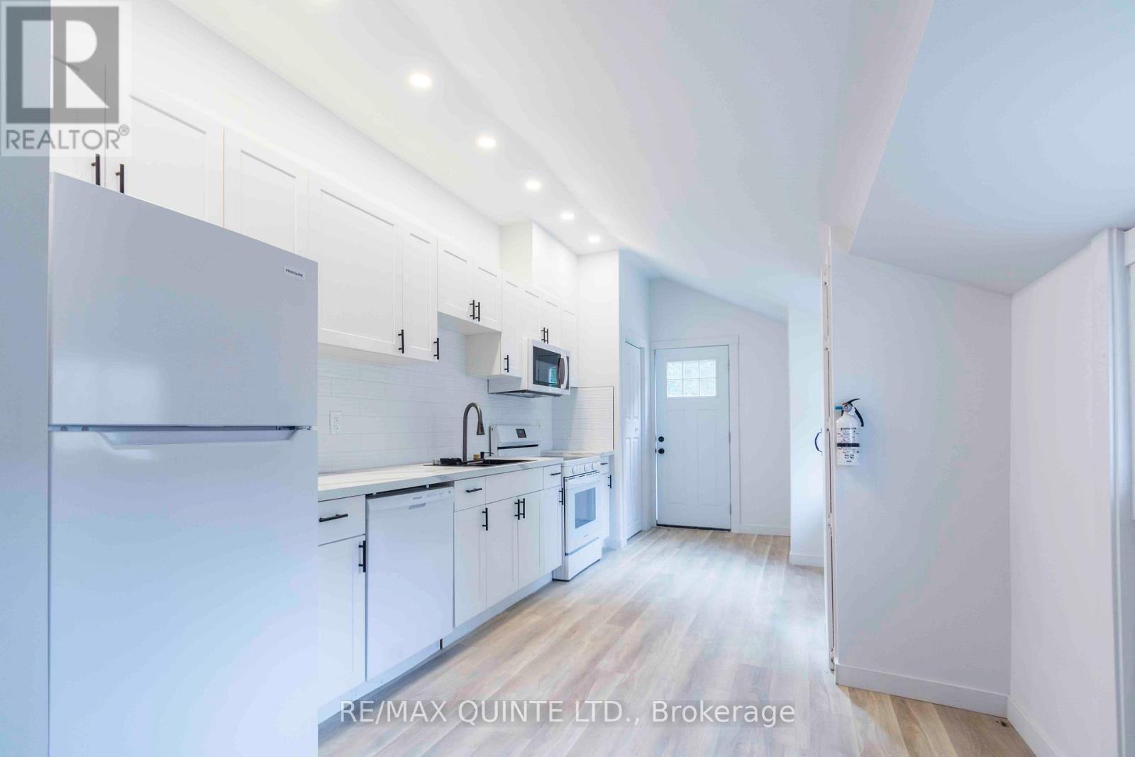 19 & 21 Railway Terrace, Belleville, Ontario  K8N 2R8 - Photo 7 - X12467500