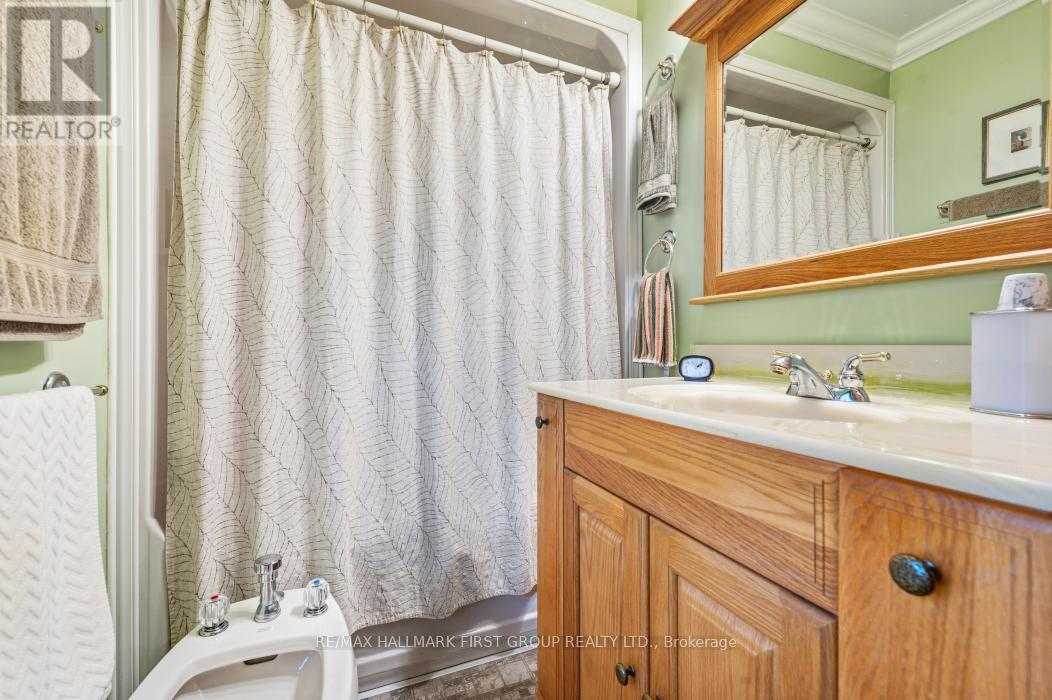 74 Cottage Lane, Tweed, Ontario  K0K 3J0 - Photo 17 - X12468553