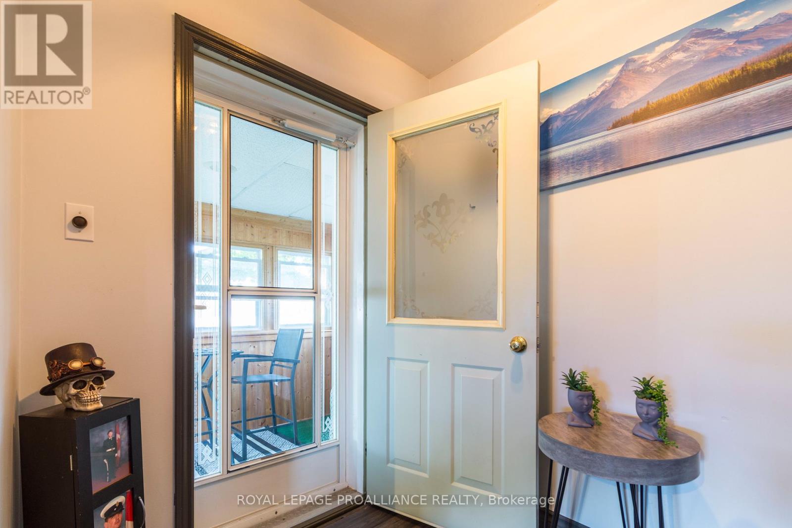 113 South Trent Street, Quinte West, Ontario  K0K 2C0 - Photo 12 - X12470314