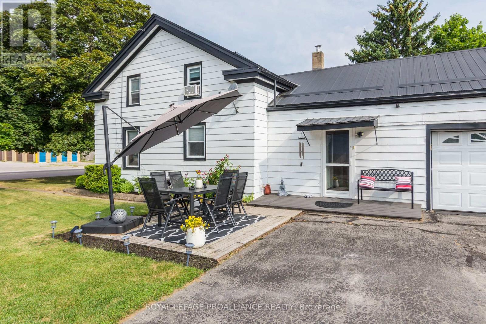 113 South Trent Street, Quinte West, Ontario  K0K 2C0 - Photo 2 - X12470314