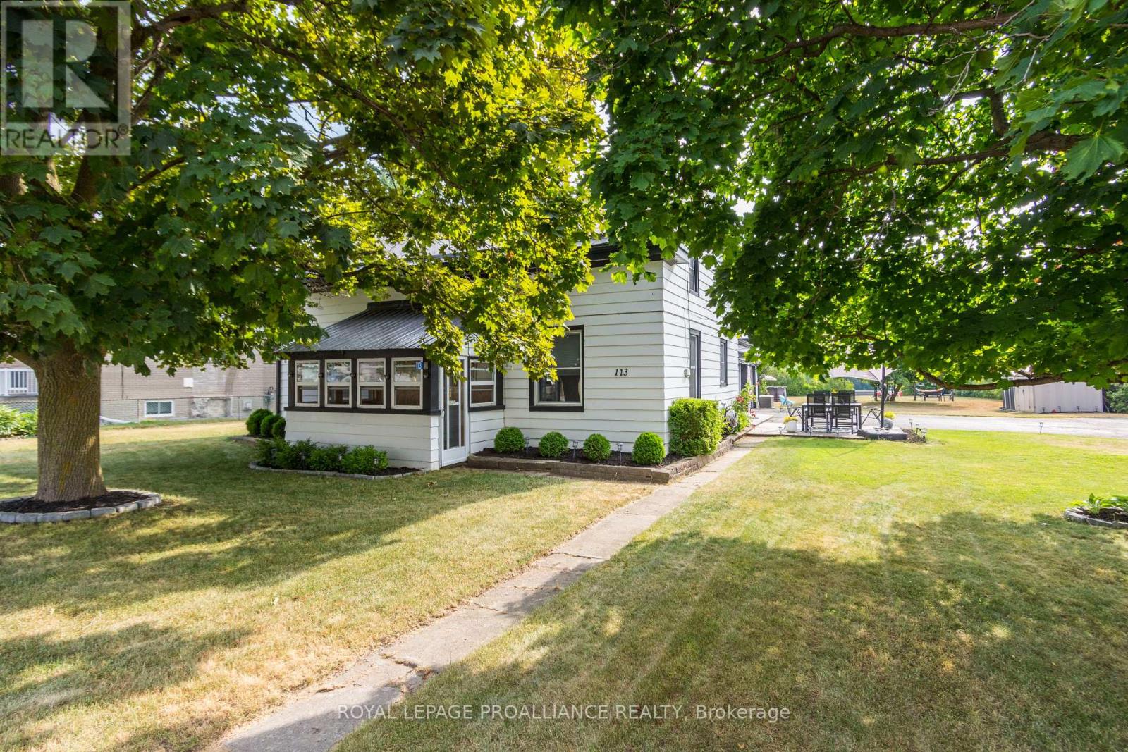 113 South Trent Street, Quinte West, Ontario  K0K 2C0 - Photo 3 - X12470314