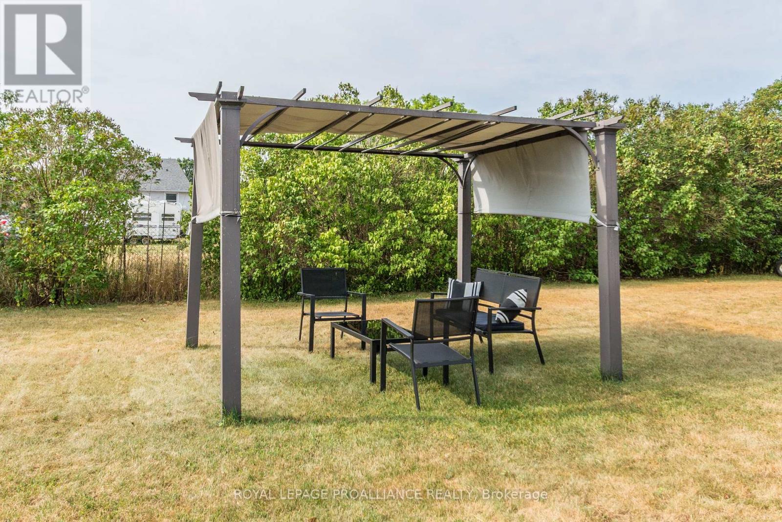 113 South Trent Street, Quinte West, Ontario  K0K 2C0 - Photo 39 - X12470314