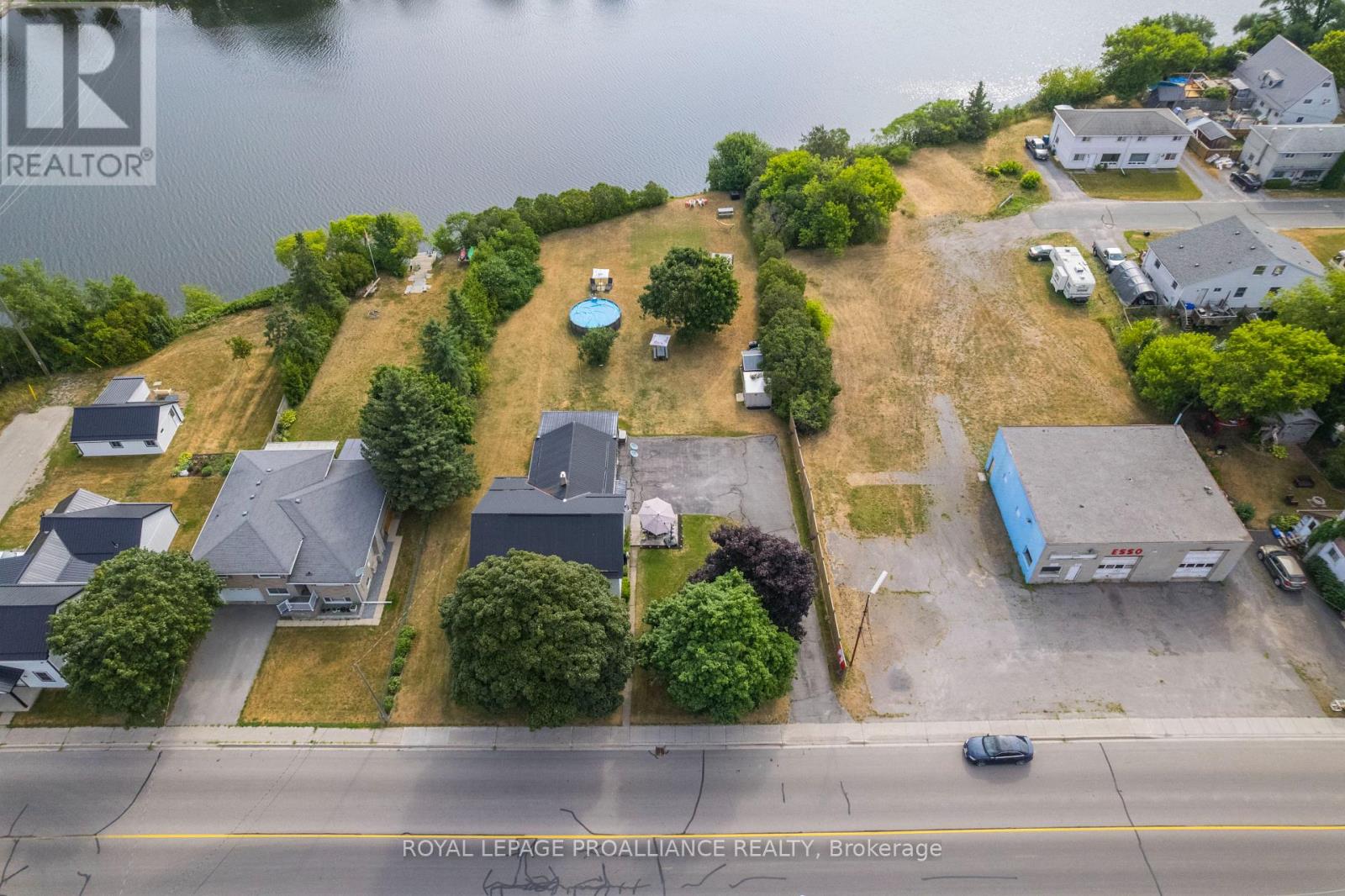 113 South Trent Street, Quinte West, Ontario  K0K 2C0 - Photo 6 - X12470314