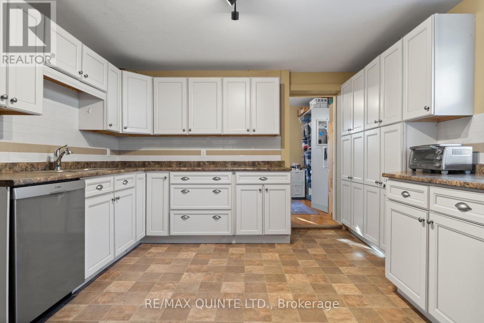 246 Foster Avenue, Belleville, Ontario  K8N 3R3 - Photo 15 - X12471332