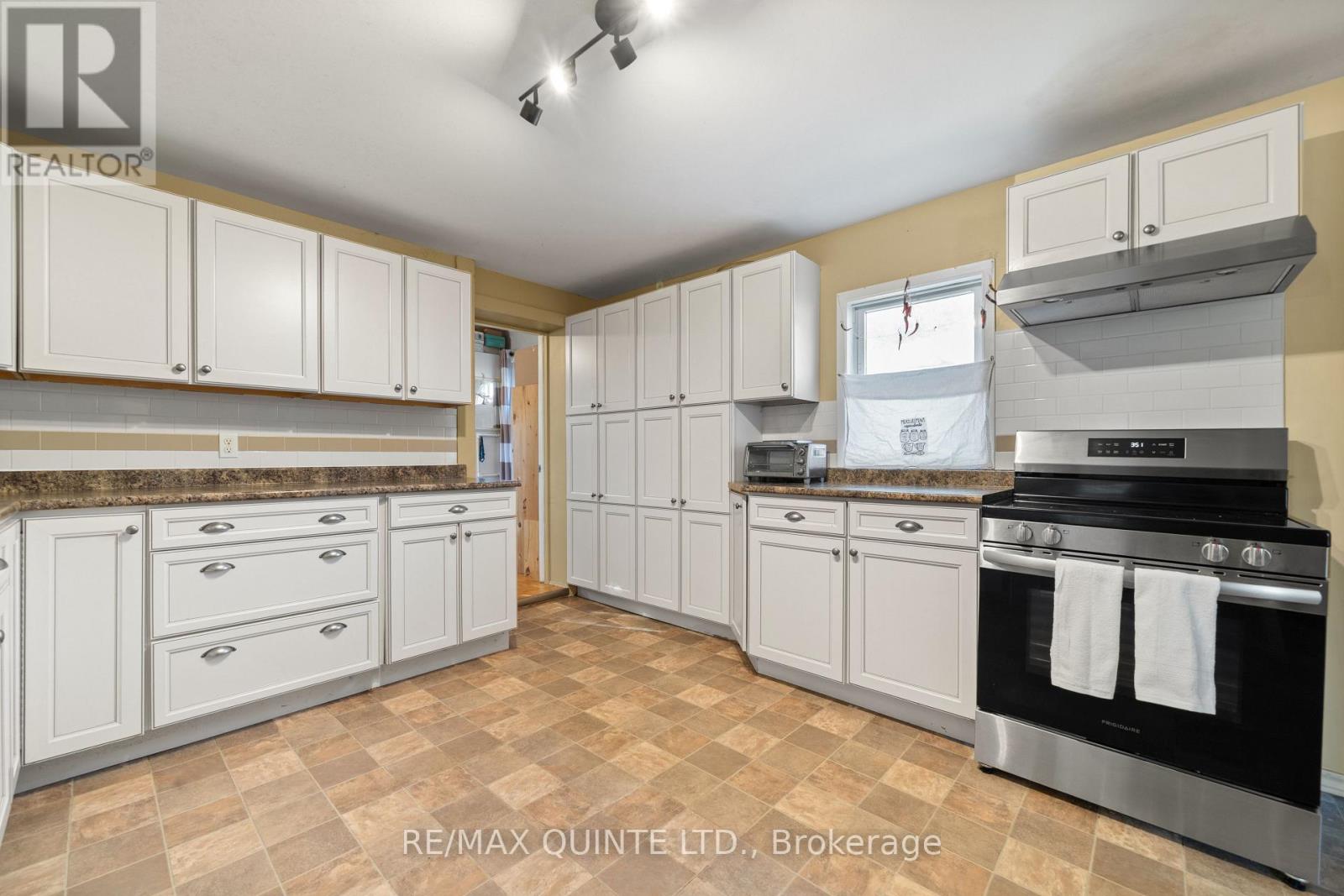 246 Foster Avenue, Belleville, Ontario  K8N 3R3 - Photo 16 - X12471332