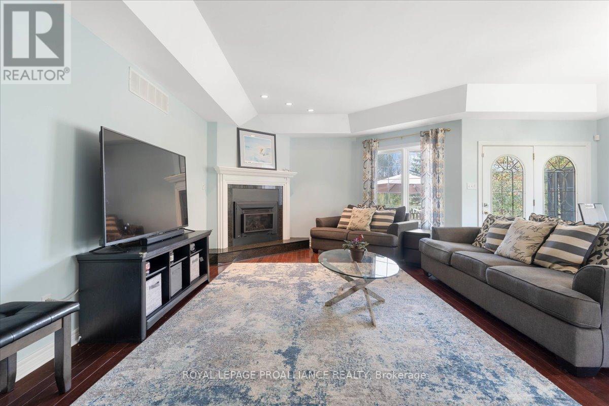 685 County Road 28, Prince Edward County, Ontario  K8N 4Z7 - Photo 5 - X12473088