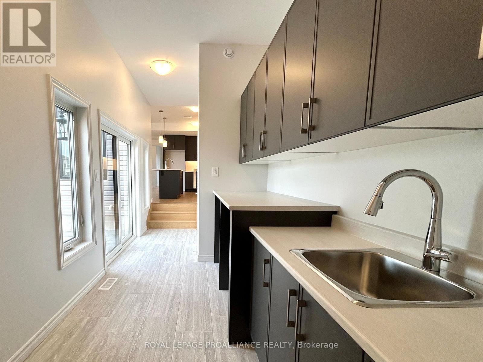 12 Riverstone Way, Belleville, Ontario  K8N 0S6 - Photo 11 - X12473725