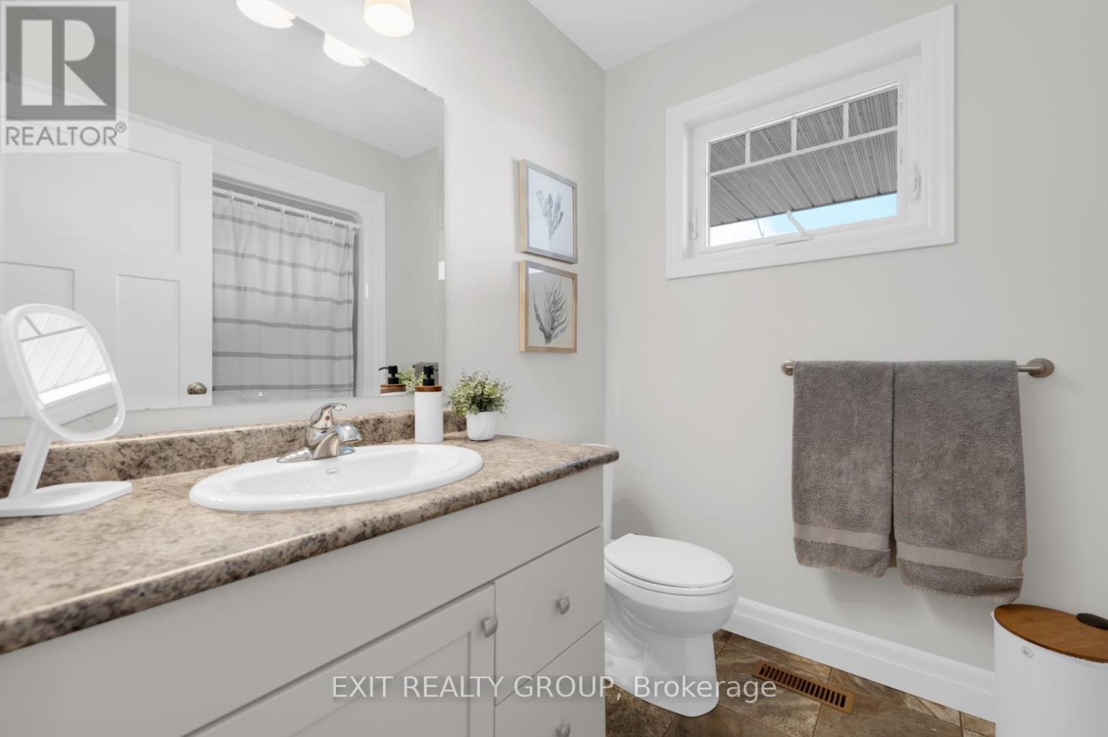 25 Meagan Lane, Quinte West, Ontario  K0K 2C0 - Photo 14 - X12474622