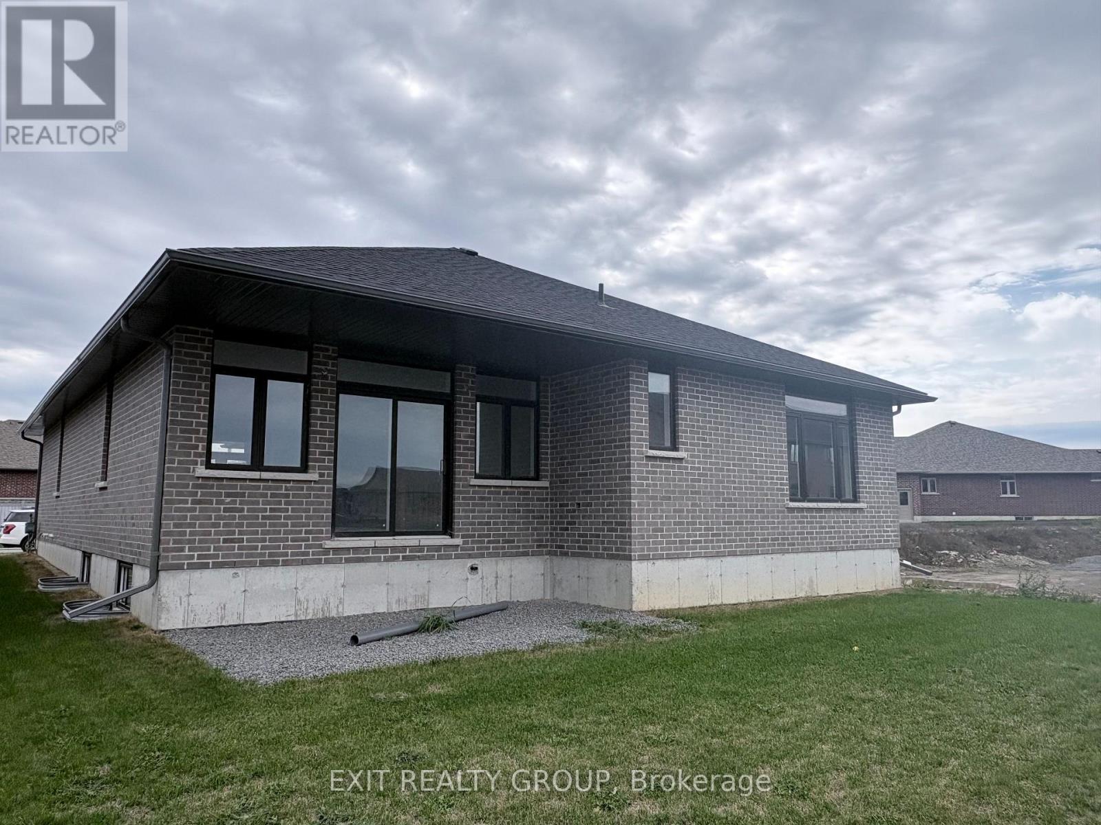 27 Sulmon Street, Belleville, Ontario  K8N 0S5 - Photo 5 - X12474862