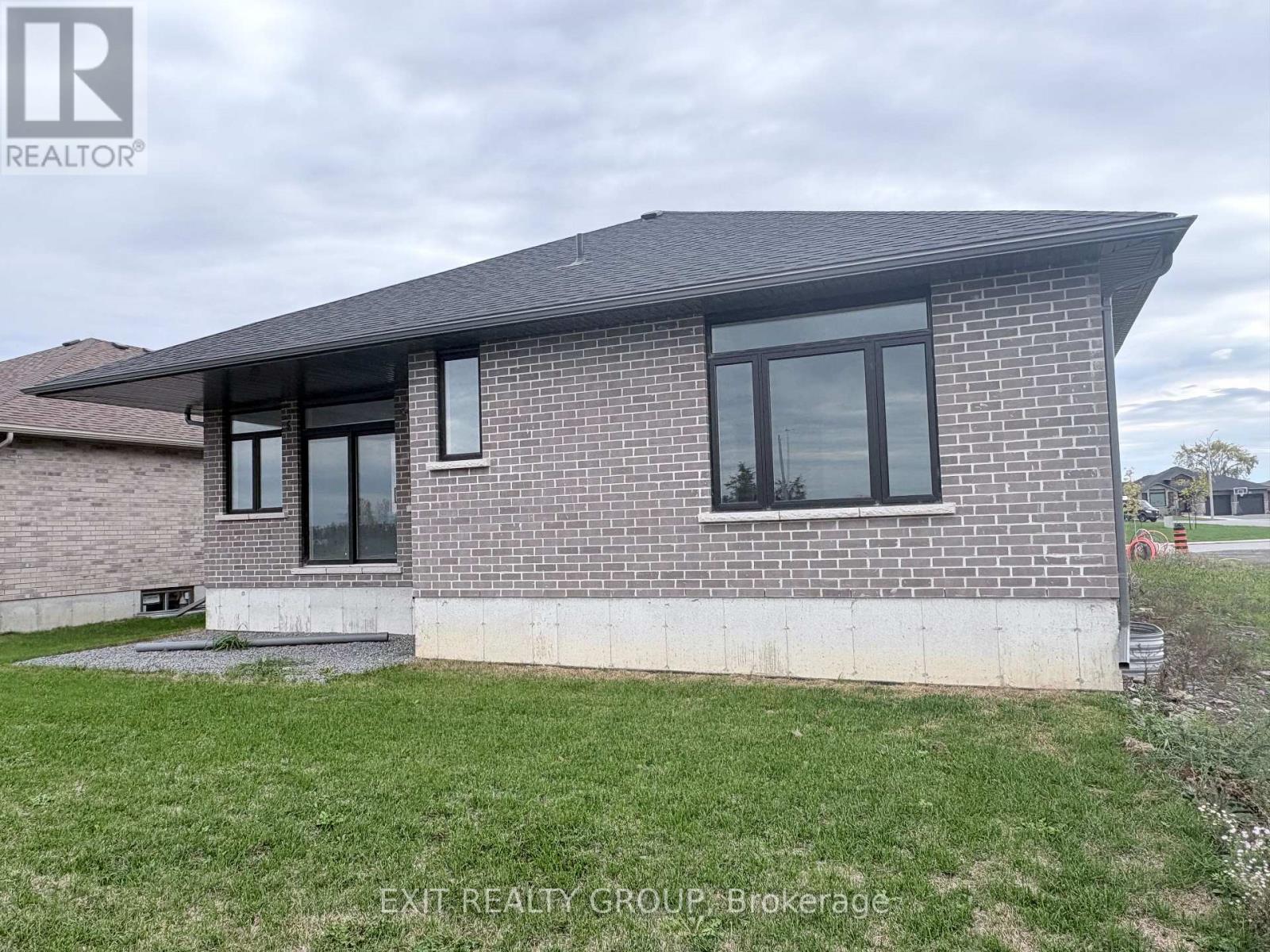 27 Sulmon Street, Belleville, Ontario  K8N 0S5 - Photo 6 - X12474862