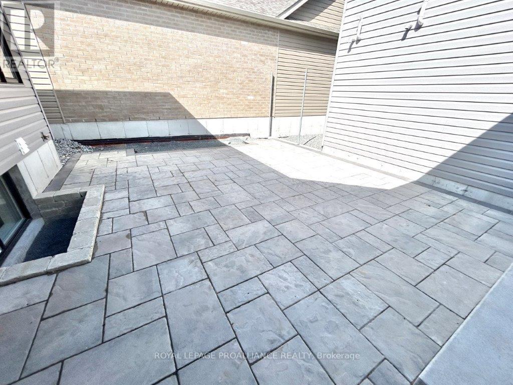 77 Athabaska Drive, Belleville, Ontario  K8N 0T1 - Photo 17 - X12475360