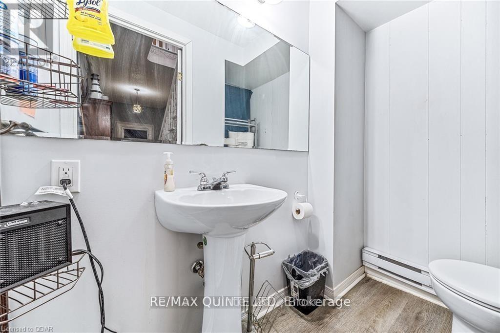 58 Avondale Road, Belleville, Ontario  K8P 4G3 - Photo 11 - X12475564