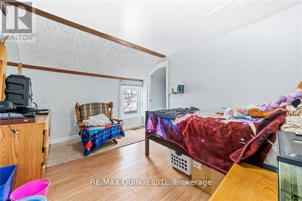 58 Avondale Road, Belleville, Ontario  K8P 4G3 - Photo 13 - X12475564