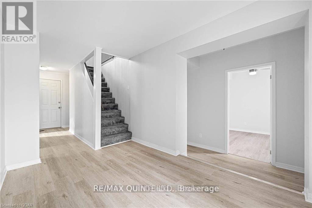 58 Avondale Road, Belleville, Ontario  K8P 4G3 - Photo 21 - X12475564