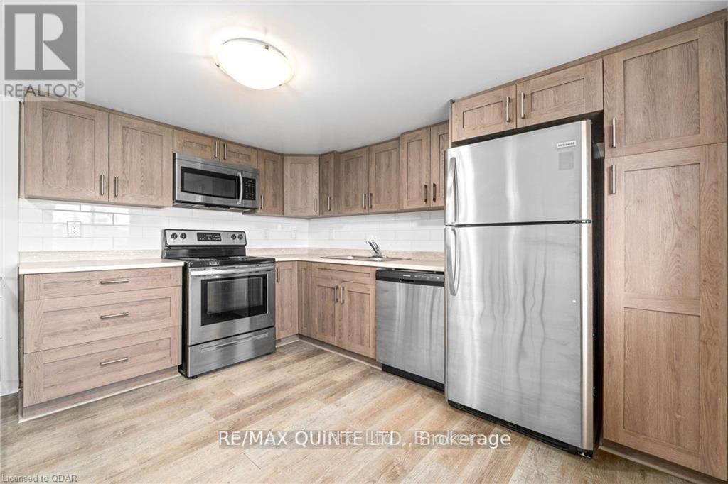 58 Avondale Road, Belleville, Ontario  K8P 4G3 - Photo 26 - X12475564