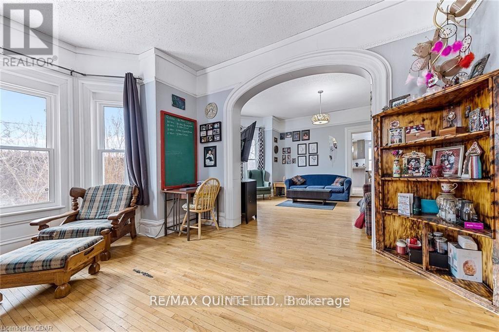 58 Avondale Road, Belleville, Ontario  K8P 4G3 - Photo 8 - X12475564