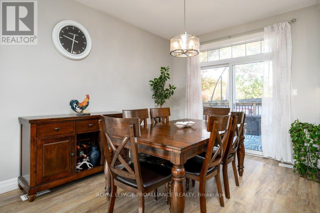 50 Stonegate Crescent, Quinte West, Ontario  K0K 2C0 - Photo 12 - X12476281