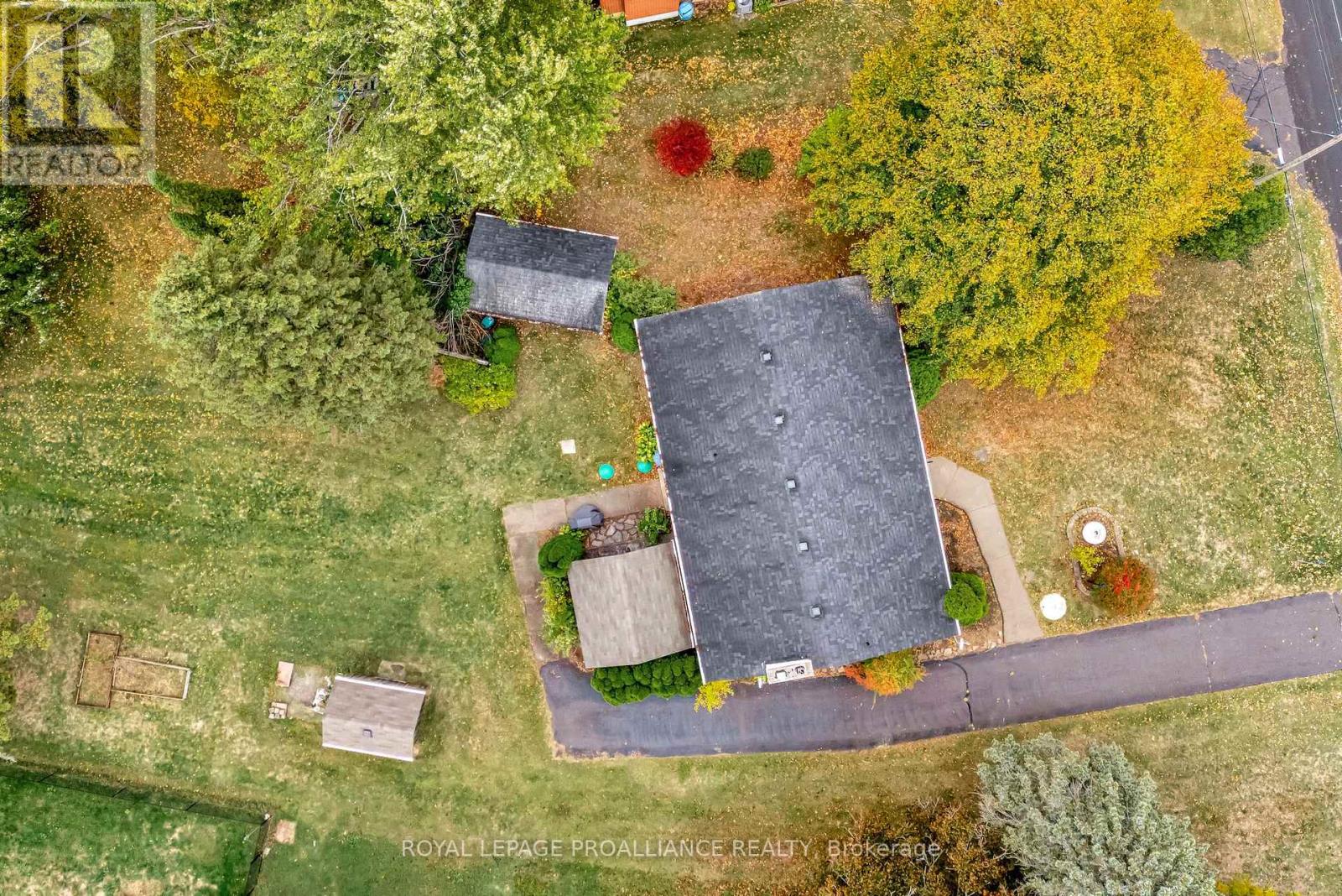 97 Roseland Drive, Quinte West, Ontario  K0K 1L0 - Photo 10 - X12477100