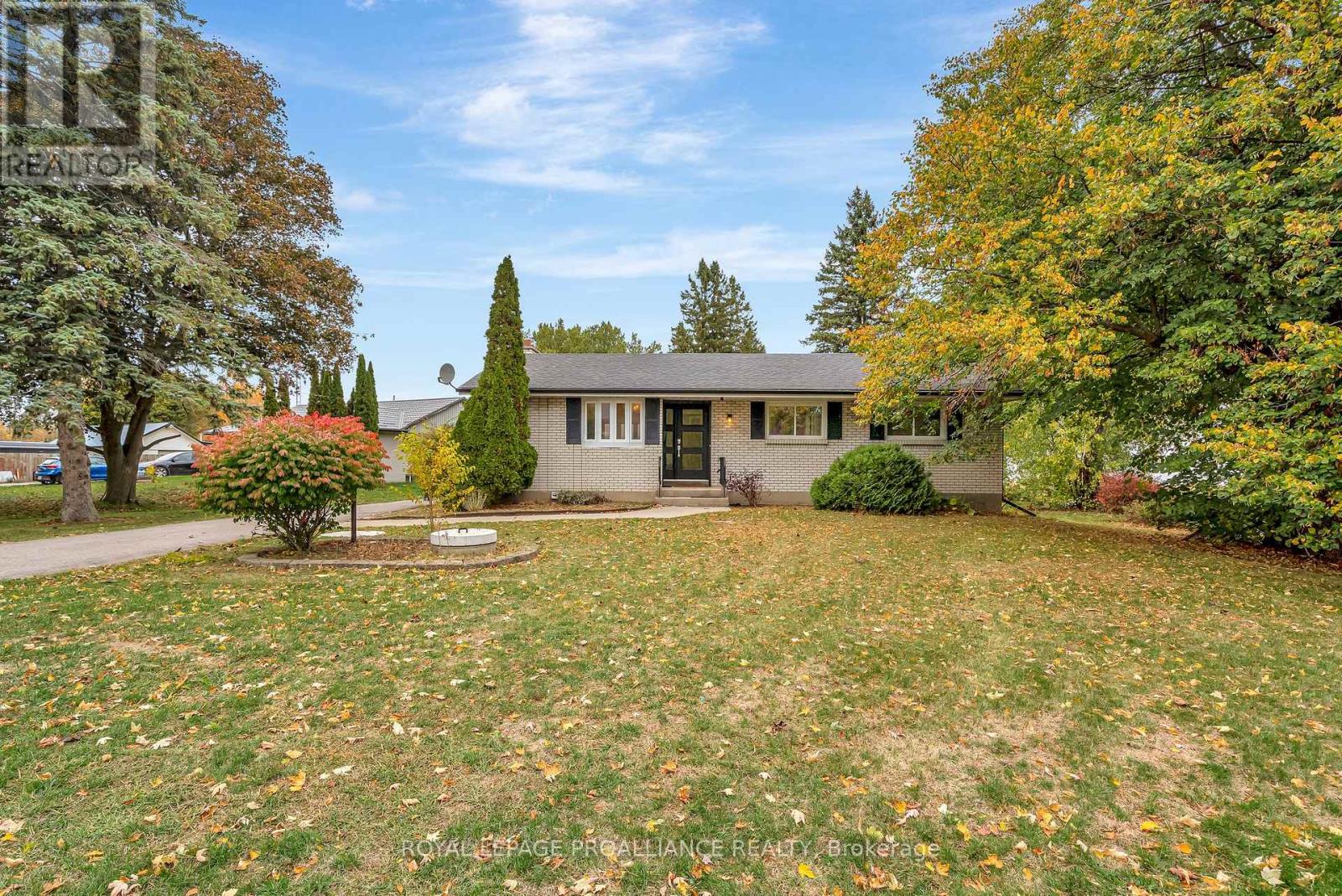 97 Roseland Drive, Quinte West, Ontario  K0K 1L0 - Photo 13 - X12477100