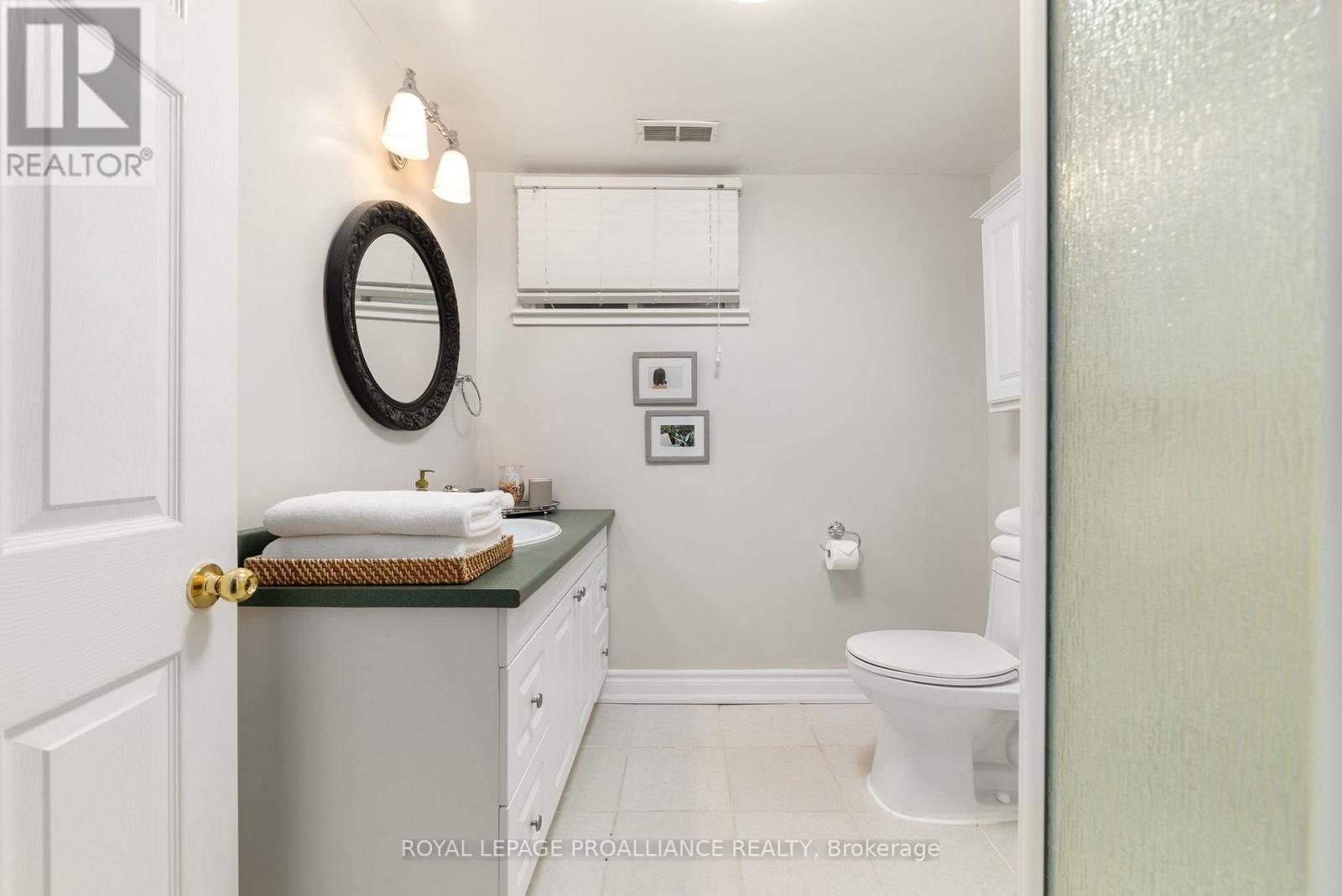 97 Roseland Drive, Quinte West, Ontario  K0K 1L0 - Photo 36 - X12477100