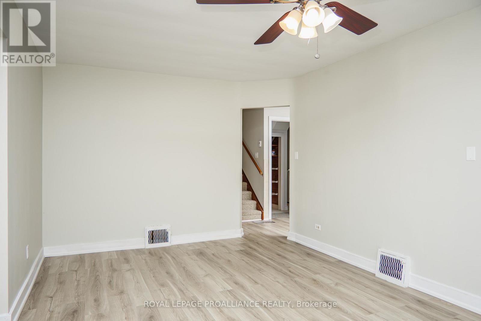8 Reynolds Crescent, Belleville, Ontario  K8P 2W7 - Photo 15 - X12478169