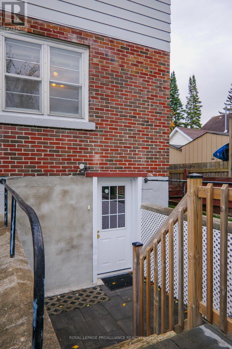 8 Reynolds Crescent, Belleville, Ontario  K8P 2W7 - Photo 35 - X12478169