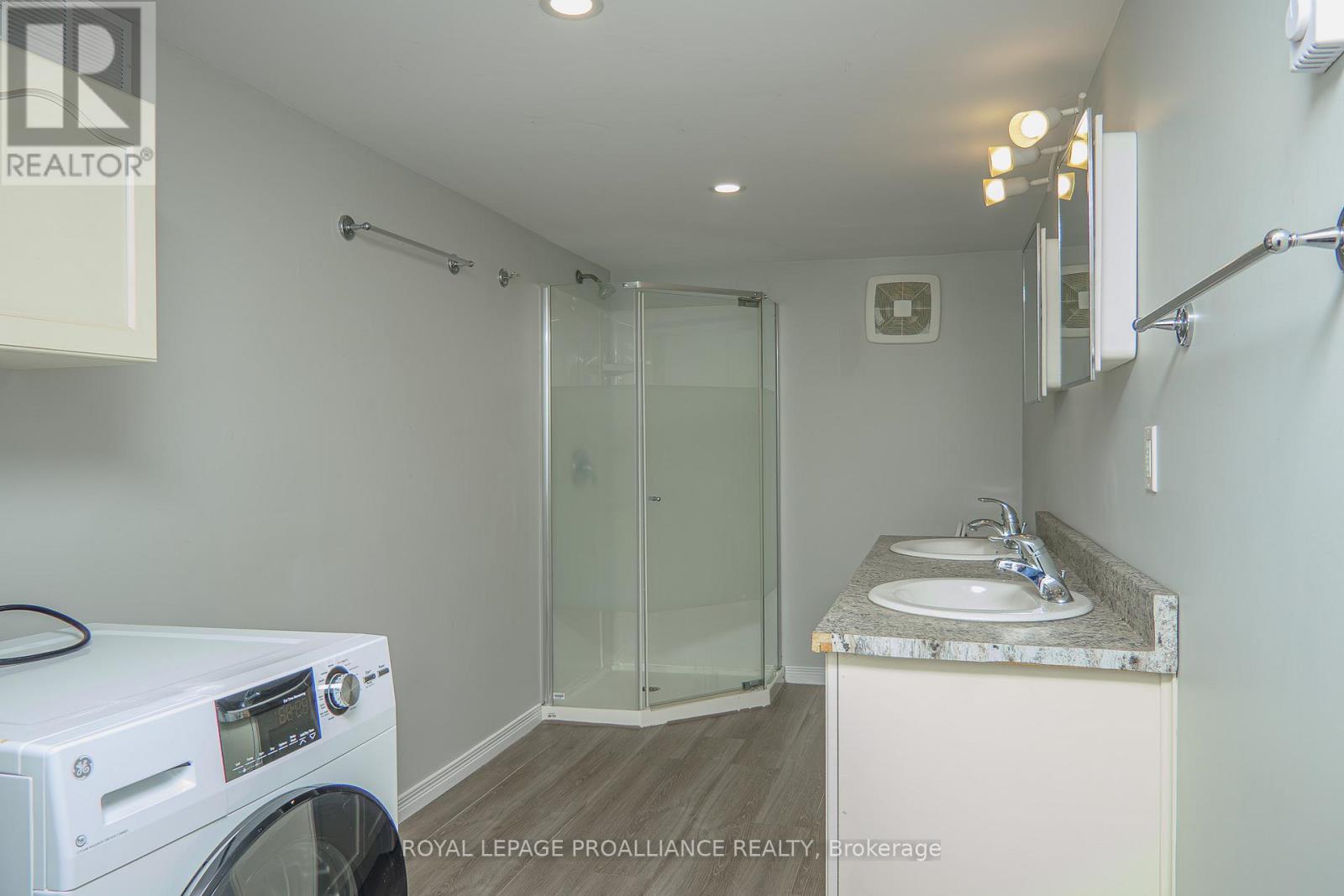 8 Reynolds Crescent, Belleville, Ontario  K8P 2W7 - Photo 38 - X12478169