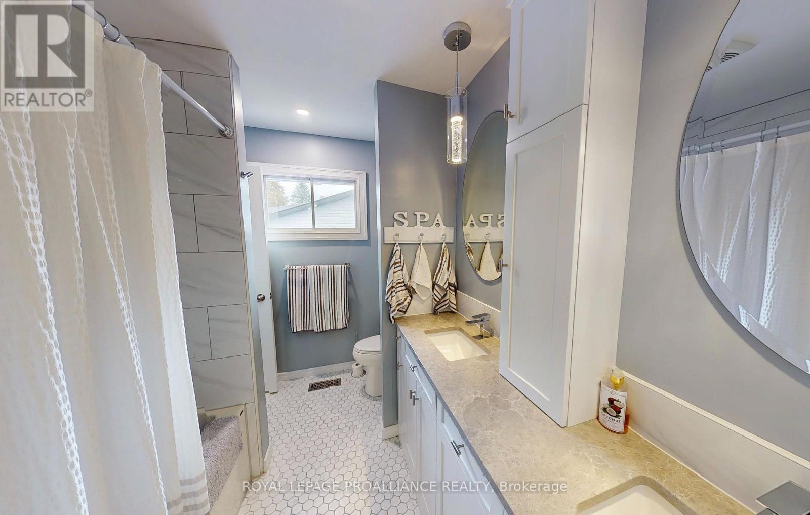 11 Stavebank Road, Belleville, Ontario  K8P 2N7 - Photo 13 - X12480137